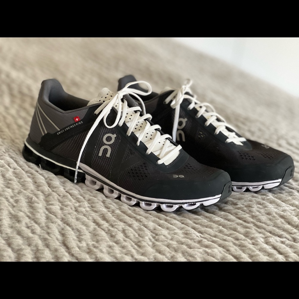 ON Women’s Low Top Sneakers
